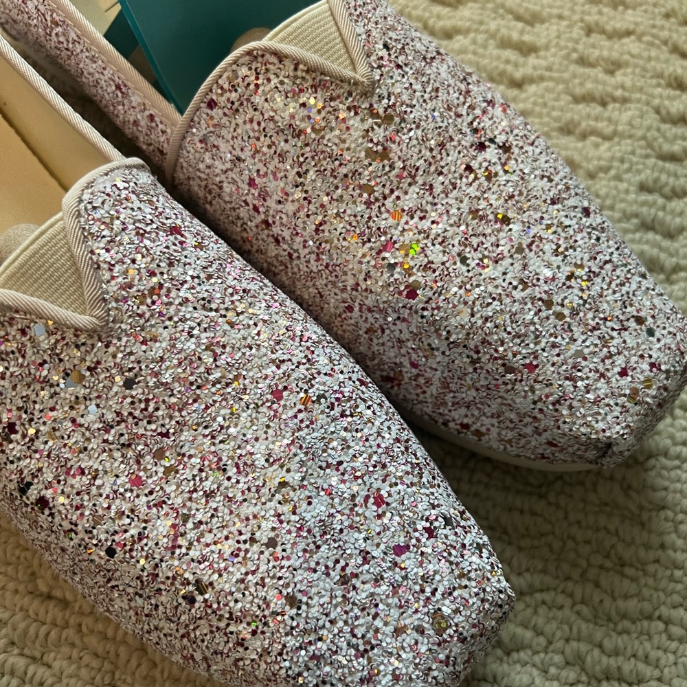 New in box sparklyToms- women’s size 10 - Picture 3 of 7